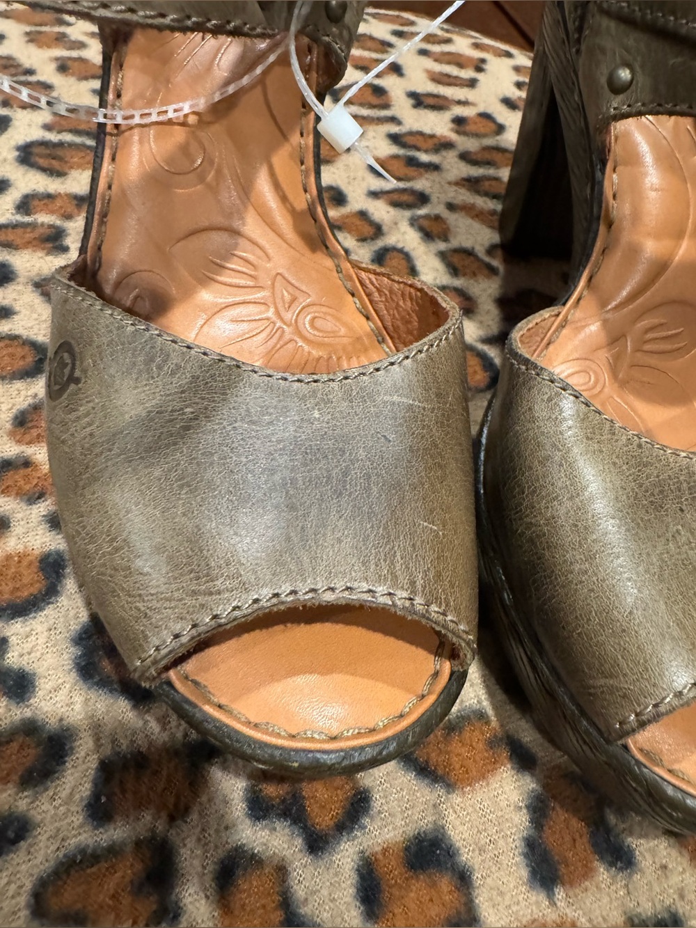 NWT Børn Tierney Platform Heels in Green Size 8/39 - Picture 8 of 12